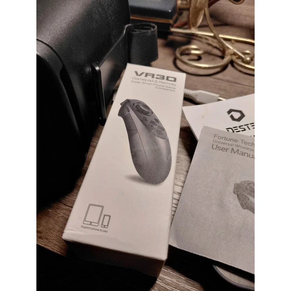 DESTEK V5 VR Smartphone Virtual Reality Headset with Wireless Remote & Gamepad